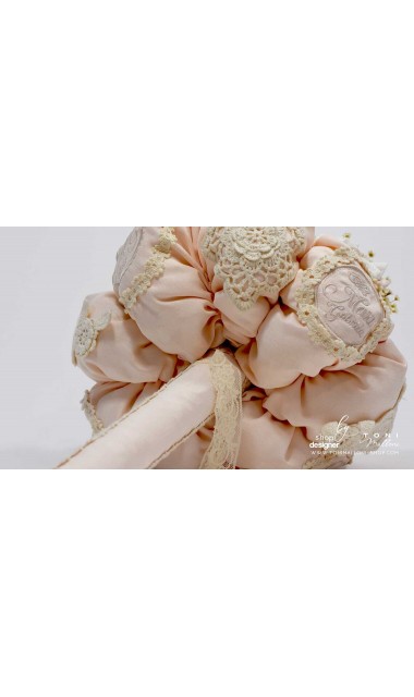 Lumanare botez somon cu aplicatii dantela crem macrame si flori nemuritoare Romantico 13
